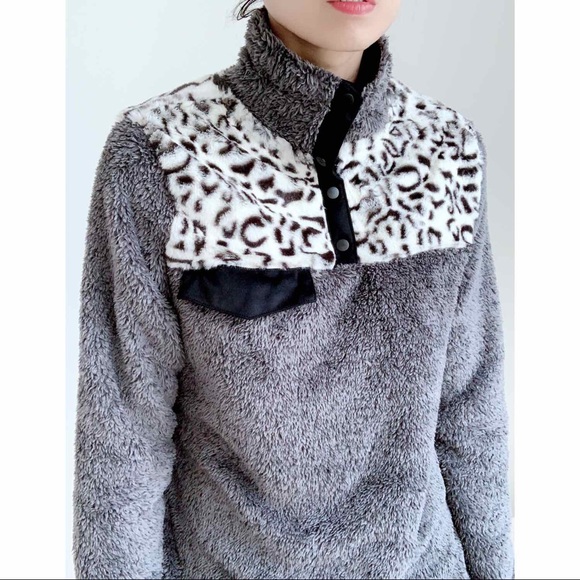 Warm Sherpa Teddy Fleece Pullover Sweater | Gray & Leopard Print - Picture 9 of 16